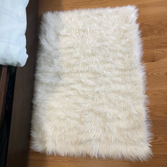 LUXE Faux fur Hudson rectangular rug - Picture 2 of 2
